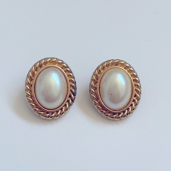 Vintage Monet Clip On Earrings - Picture 1 of 6